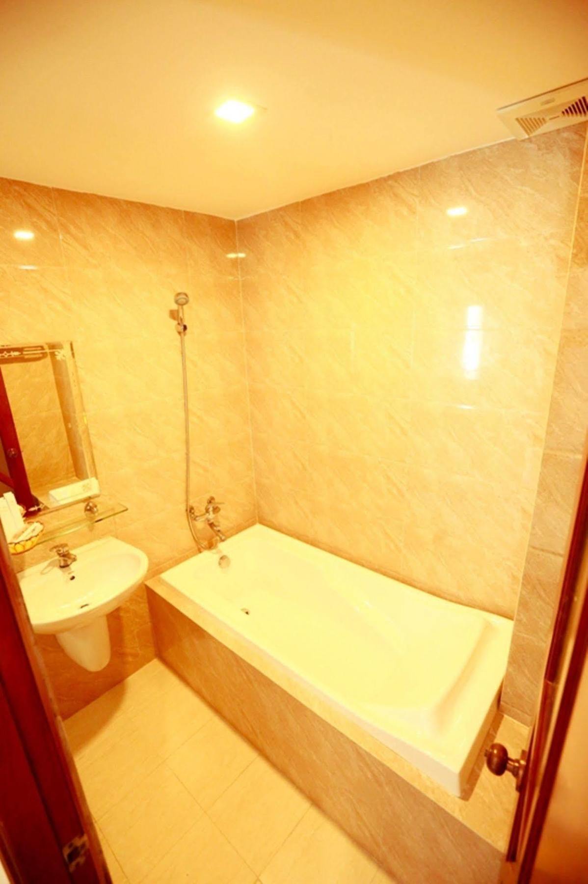 Xuan Hung Hotel Дананг Екстериор снимка